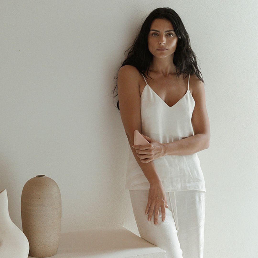 Aislinn Derbez Natural AMAI Moisturizing Cream Bar