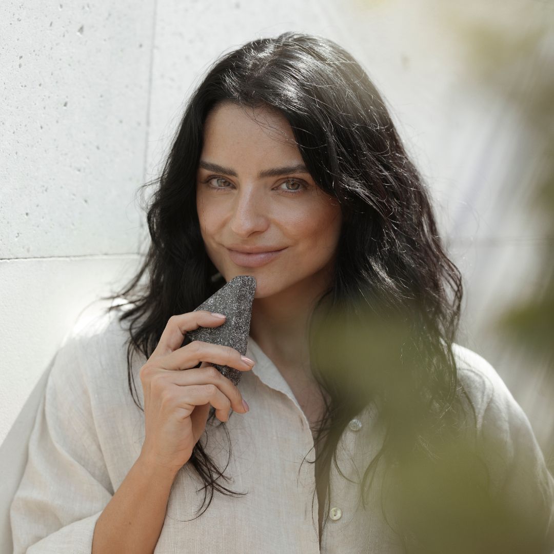 Aislinn Derbez with activated charcoal shampoo for oily hair