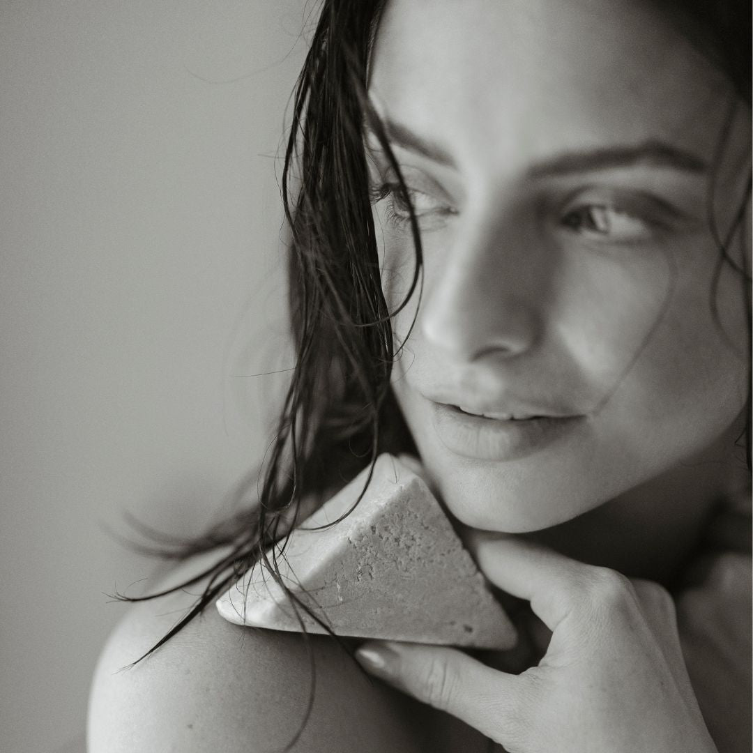 Aislinn Derbez with conditioner for dry hair