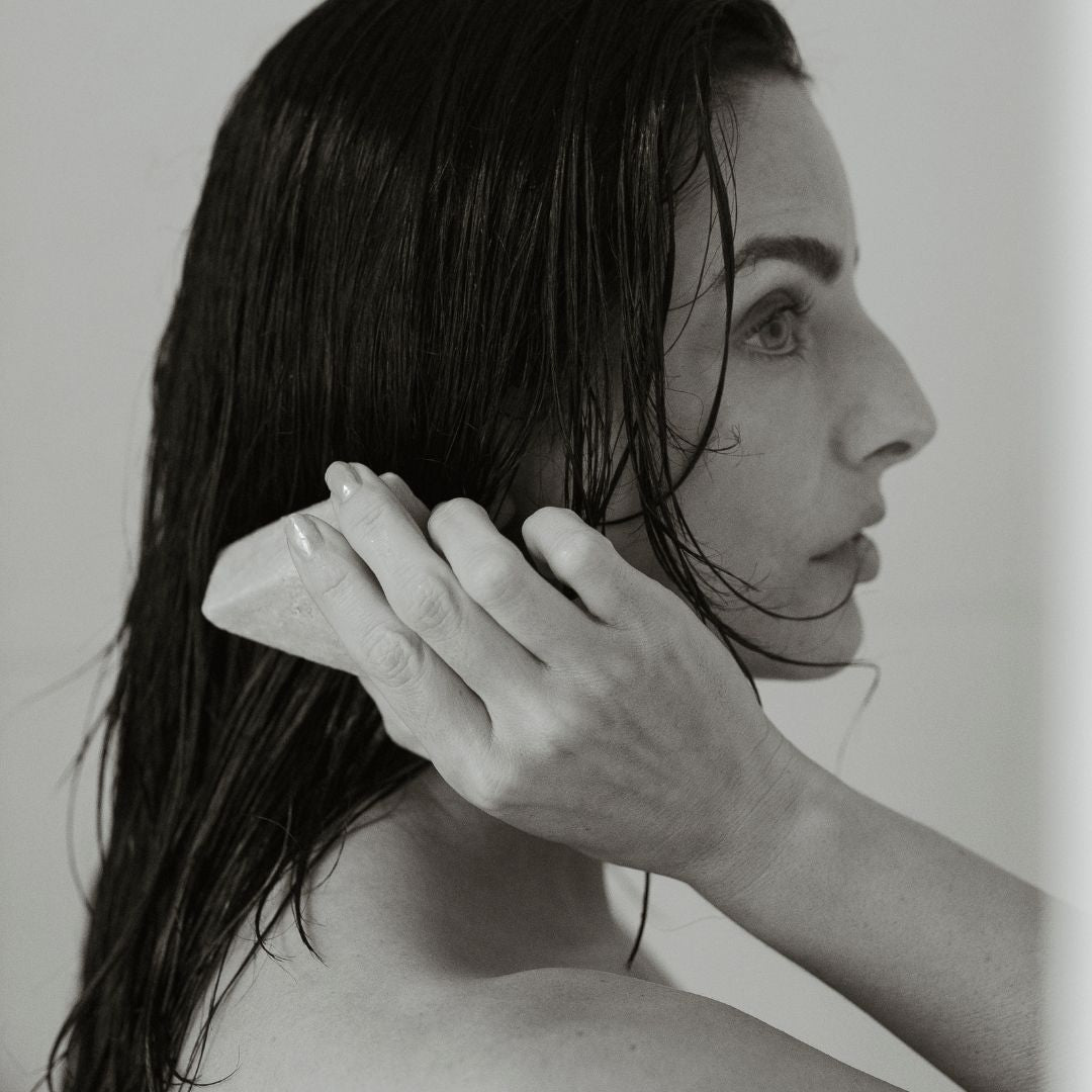 Aislinn Derbez washes hair natural solid shampoo