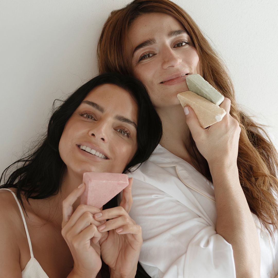 Aislinn Derbez and Marianna Burelli shampoo bar
